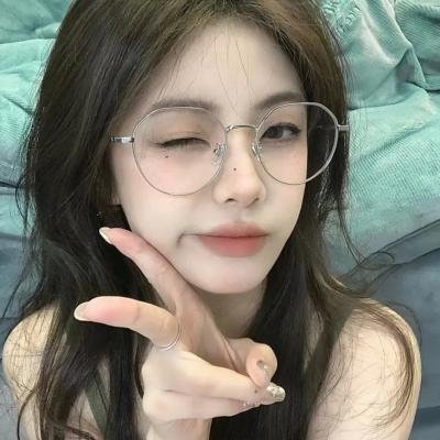 大叔喜欢可爱小玩意 海报